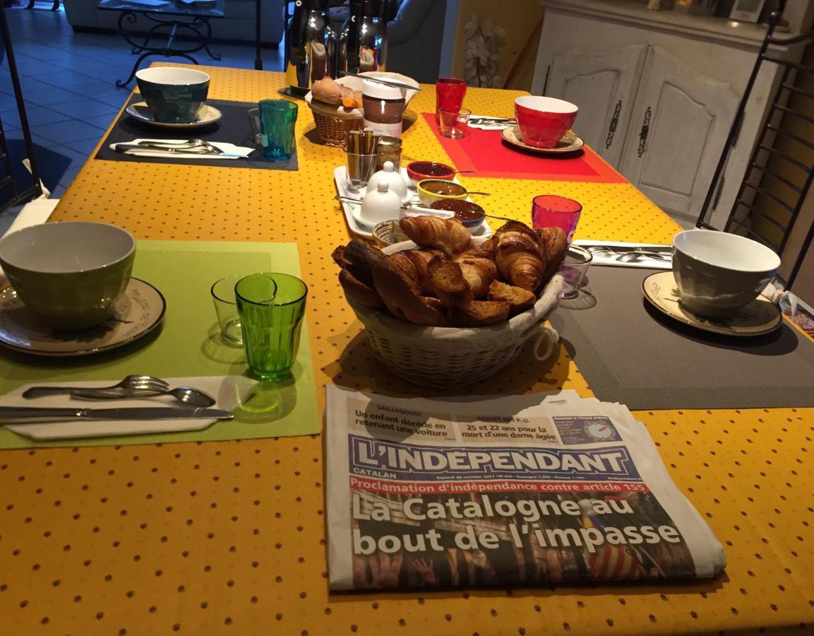 Chambres Table D'Hotes Carpe Diem Villeneuve-la-Rivière Exteriör bild